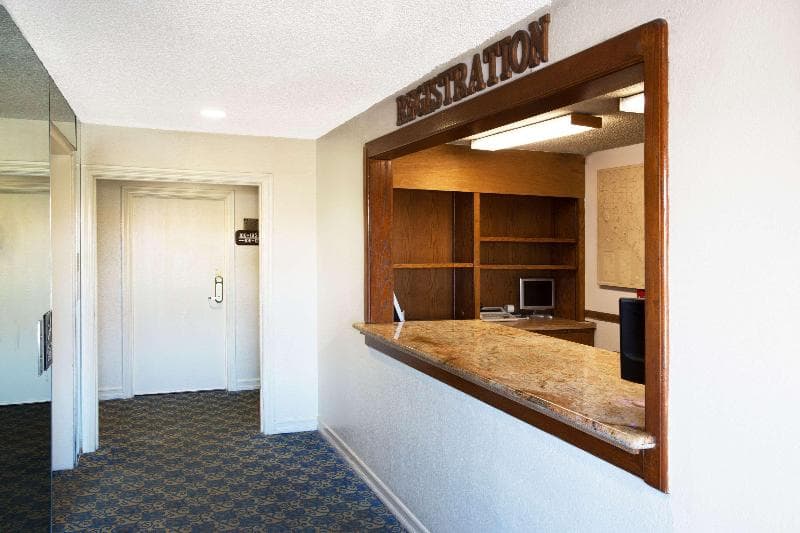 Travelodge by Wyndham Sunset-Huntington Beach Ocean Front 3