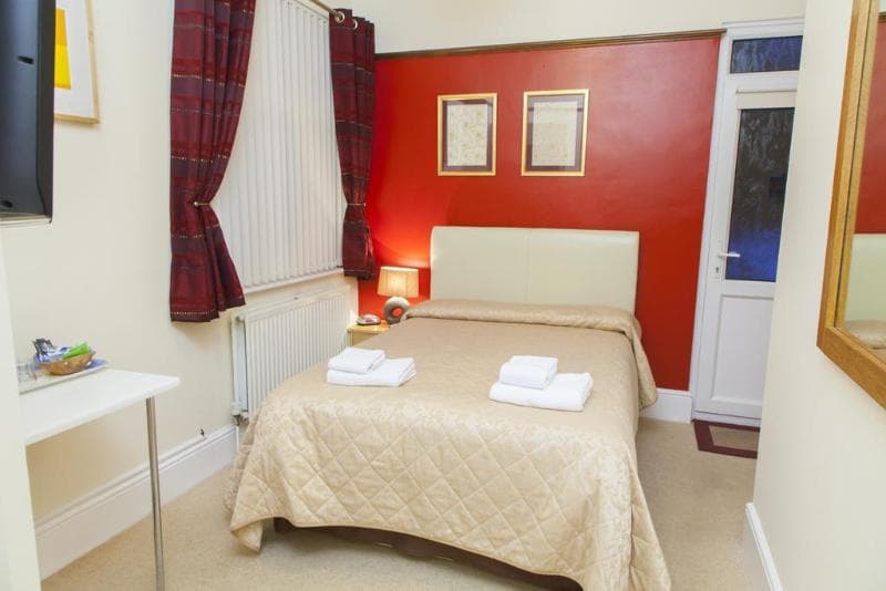 Gatwick Turret Guest House 3