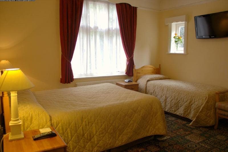 Gatwick Turret Guest House 5