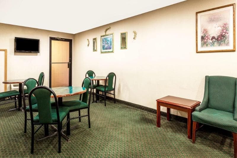Knights Inn Crawfordsville photo 1