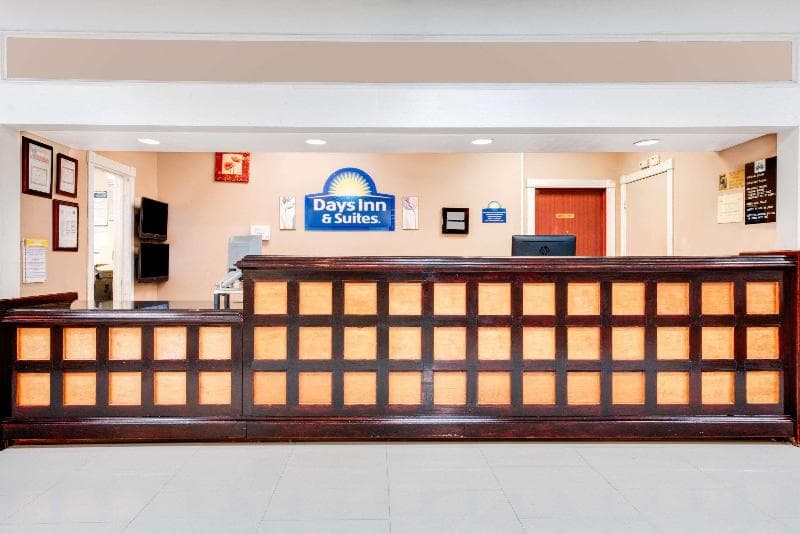 Days Inn & Suites By Wyndham Laredo 5