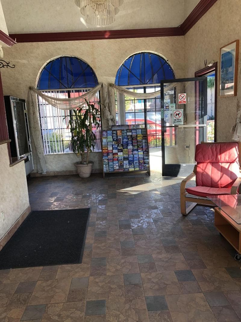 Travelers Inn Lawndale 3
