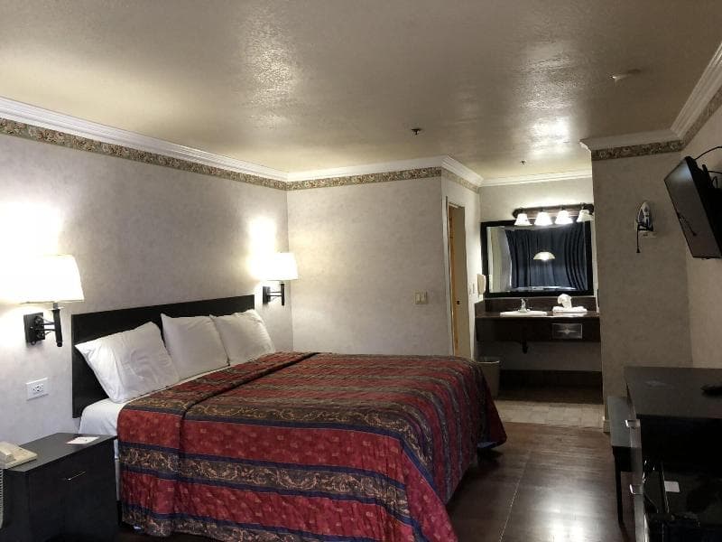 Travelers Inn Lawndale 5