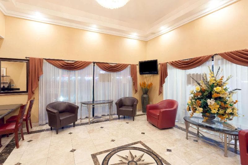 Howard Johnson By Wyndham Pico Rivera Hotel & Suites 4