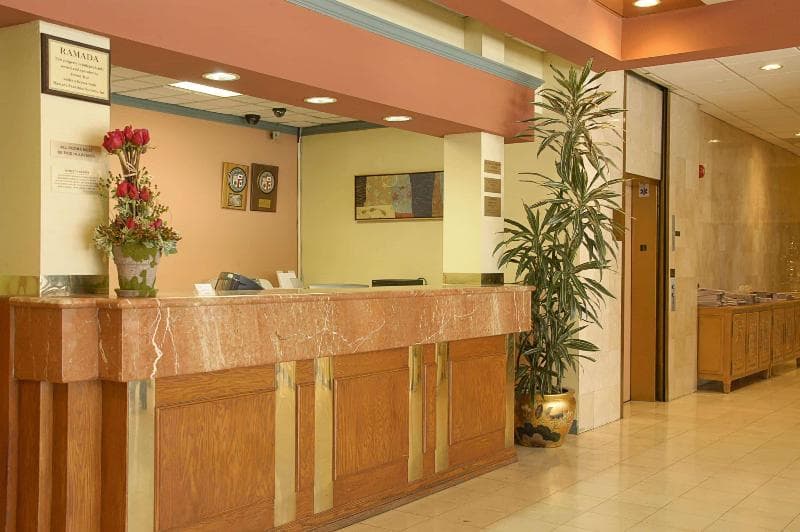 Ramada by Wyndham Los Angeles/Koreatown West 2