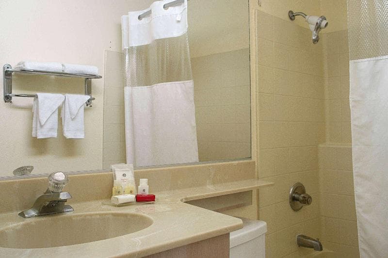 Ramada by Wyndham Los Angeles/Koreatown West 5