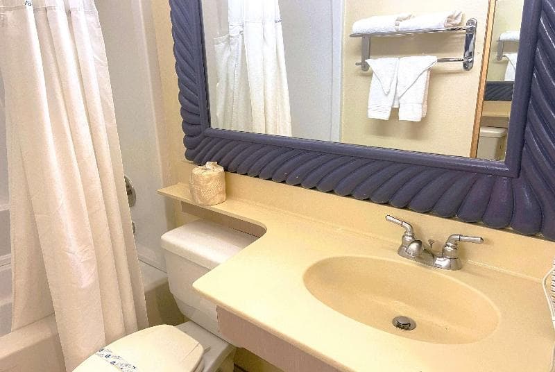 Ramada by Wyndham Los Angeles/Koreatown West 4