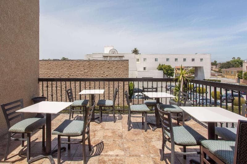 Ramada by Wyndham Culver City 2