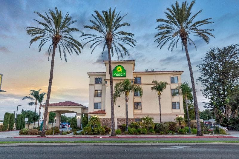 La Quinta Inn & Suites by Wyndham NE Long Beach/Cypress photo 1