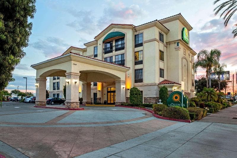 La Quinta Inn & Suites by Wyndham NE Long Beach/Cypress 2