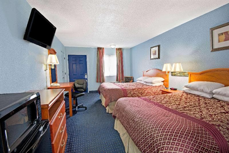 Days Inn By Wyndham Ku Lawrence 2