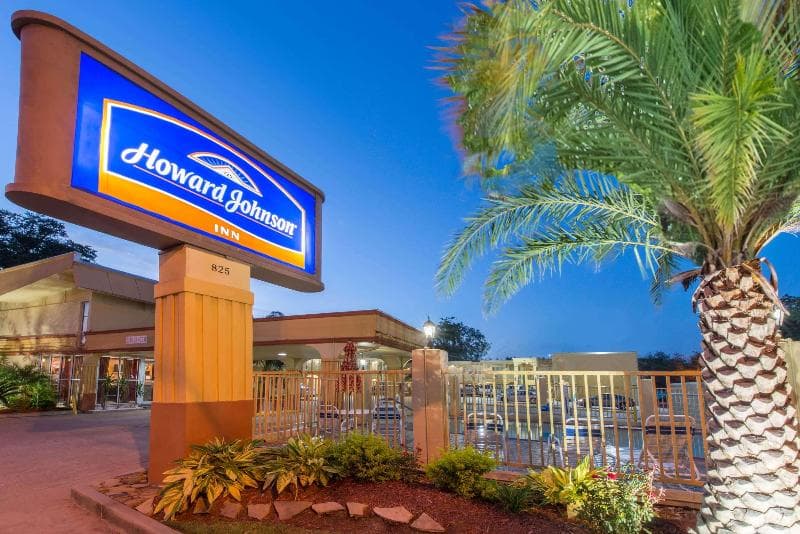 Howard Johnson By Wyndham Historic Lake Charles 5