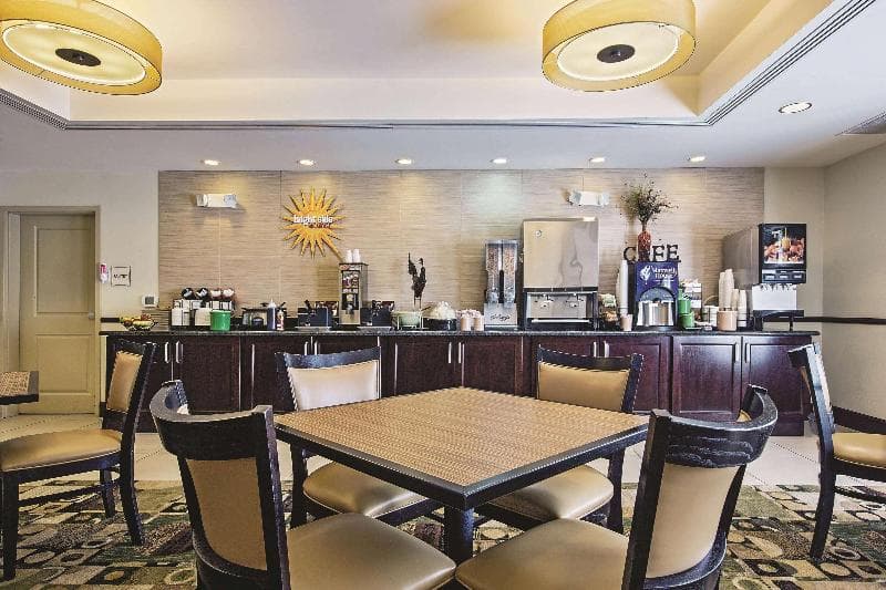 La Quinta Inn & Suites by Wyndham Lancaster 3