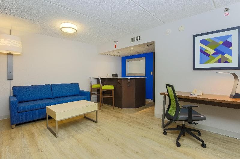 Holiday Inn Express Milwaukee-West Medical Center 3