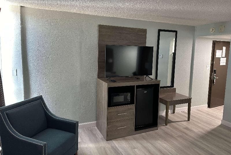 Wingate by Wyndham Sheboygan 3