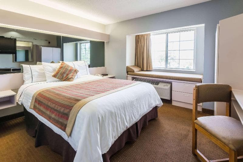 Microtel Inn & Suites By Wyndham Kansas City Airport 5
