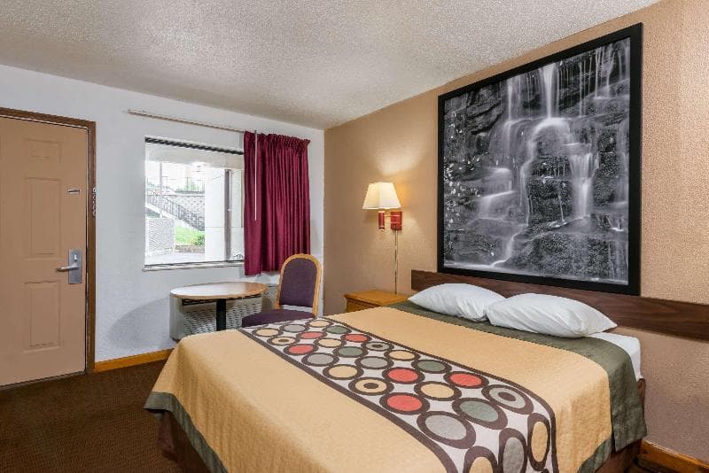 Super 8 by Wyndham Bridgeport/Clarksburg Area 2