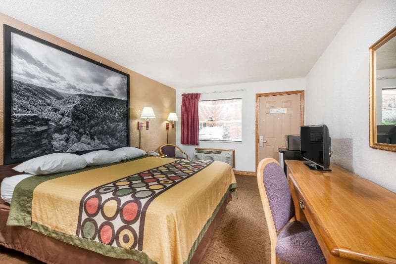 Super 8 by Wyndham Bridgeport/Clarksburg Area 4