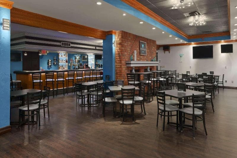 Ramada by Wyndham Saginaw Hotel & Suites 1