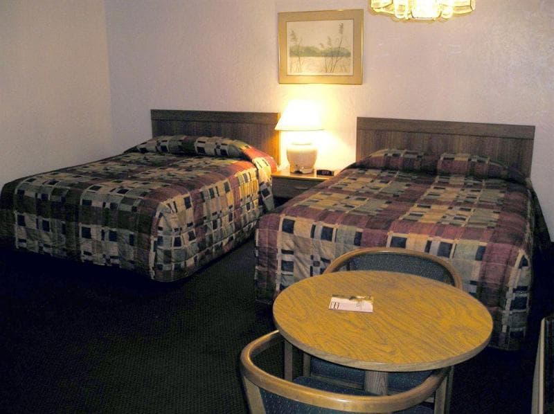Red Carpet Inn Medford 4