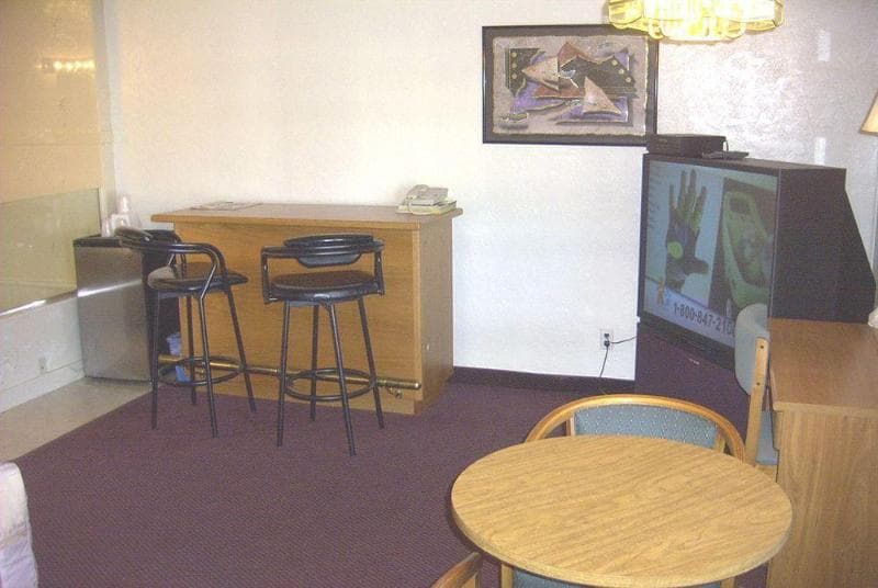 Red Carpet Inn Medford 5