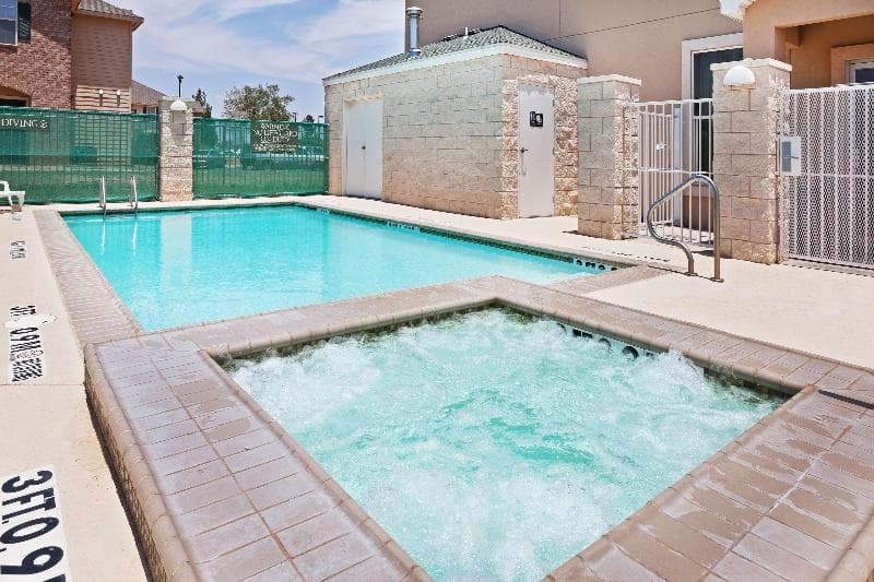 Red Roof Inn & Suites Midland 5