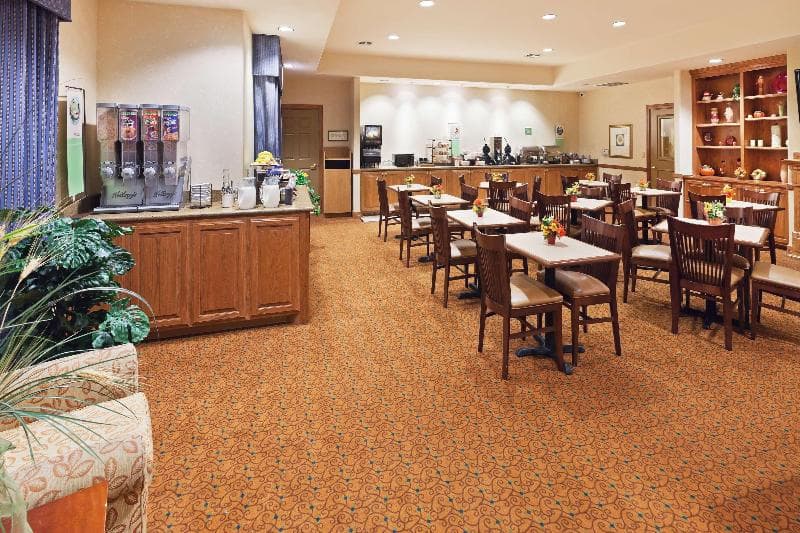 Red Roof Inn & Suites Midland 3