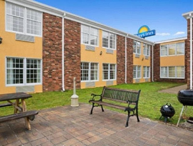 Days Inn By Wyndham Madisonville 4