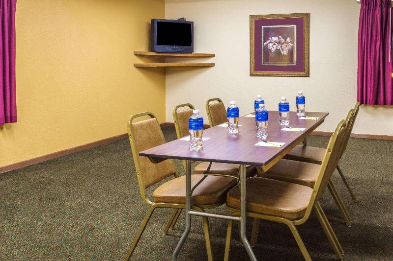 Super 8 By Wyndham Watertown 3