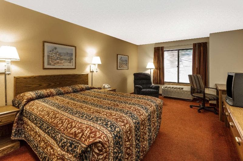 Super 8 By Wyndham Watertown 2