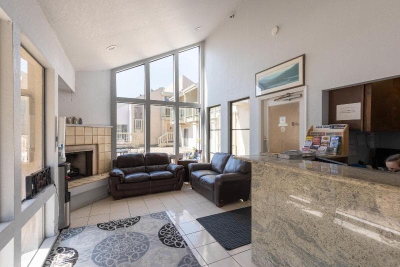 Cannery Row Inn 3