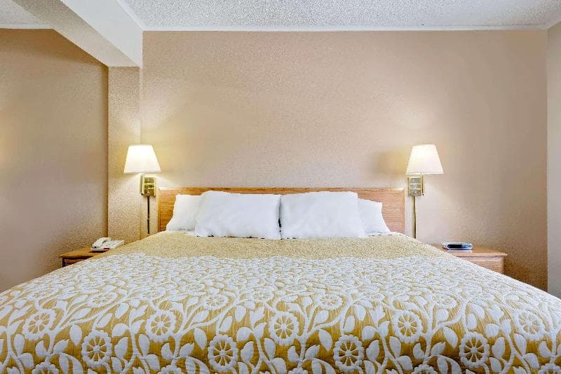 Days Inn by Wyndham Fairmont 1