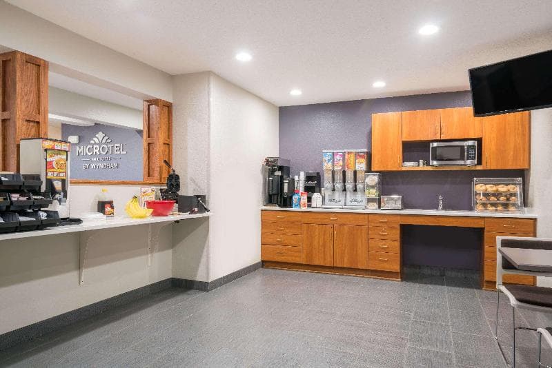 Microtel Inn & Suites By Wyndham Springfield 2