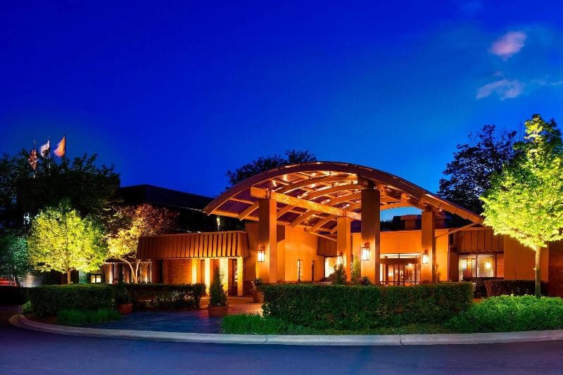 Sheraton Milwaukee Brookfield Hotel 4