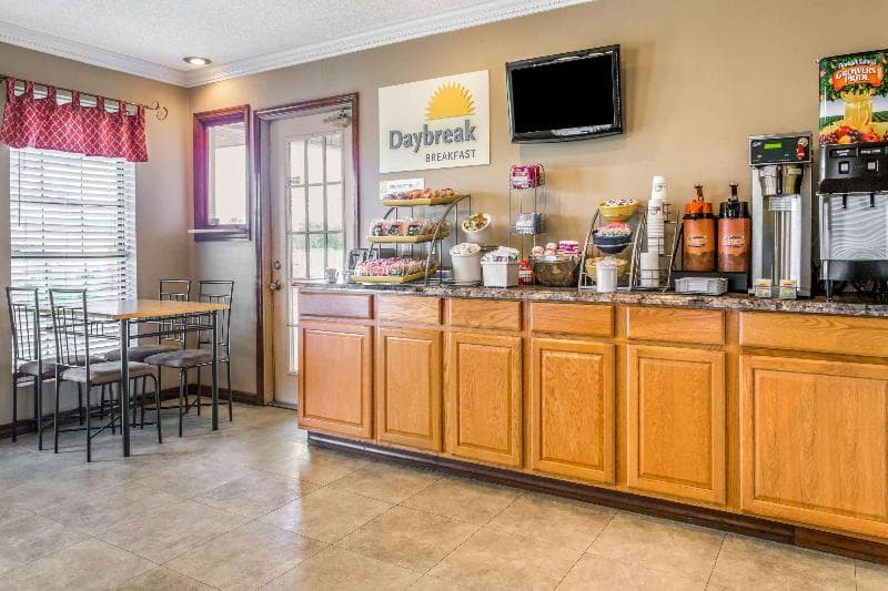 Days Inn By Wyndham Madison photo 1