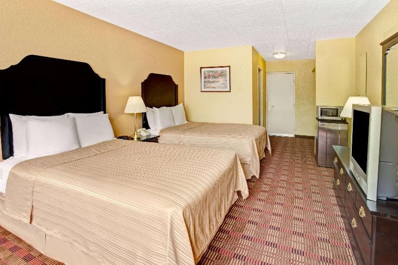 Howard Johnson By Wyndham Pikesville photo 1