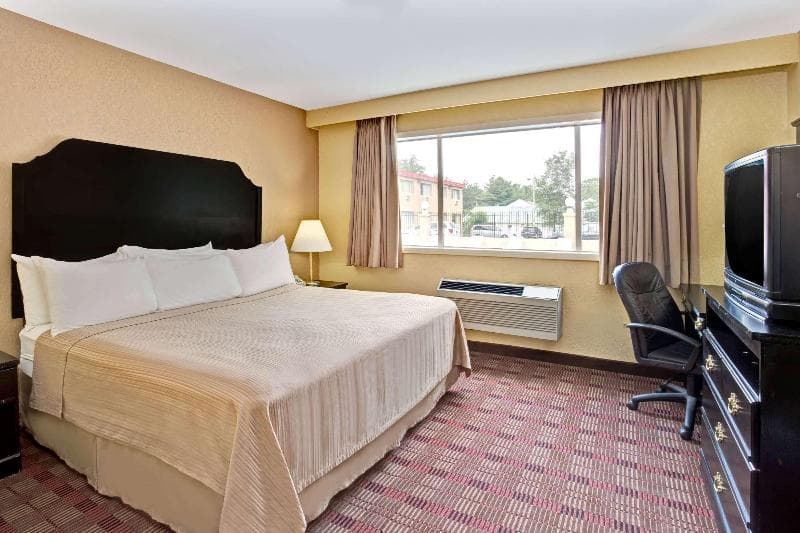 Howard Johnson By Wyndham Pikesville 4