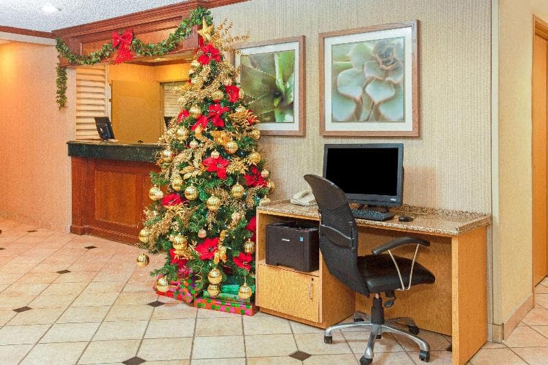 La Quinta Inn by Wyndham Milwaukee Airport / Oak Creek photo 1
