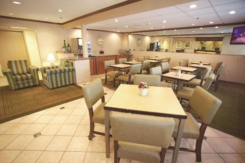 La Quinta Inn by Wyndham Milwaukee Airport / Oak Creek 3
