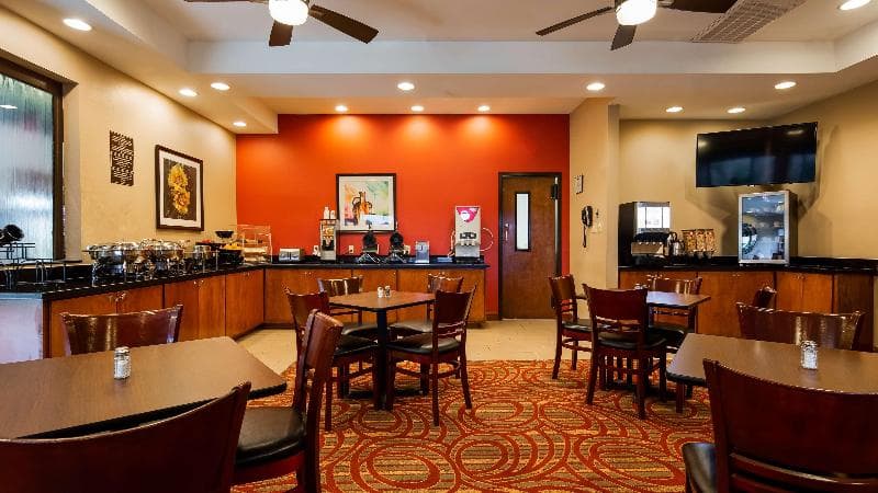 Best Western Rose Garden Inn & Suites 2