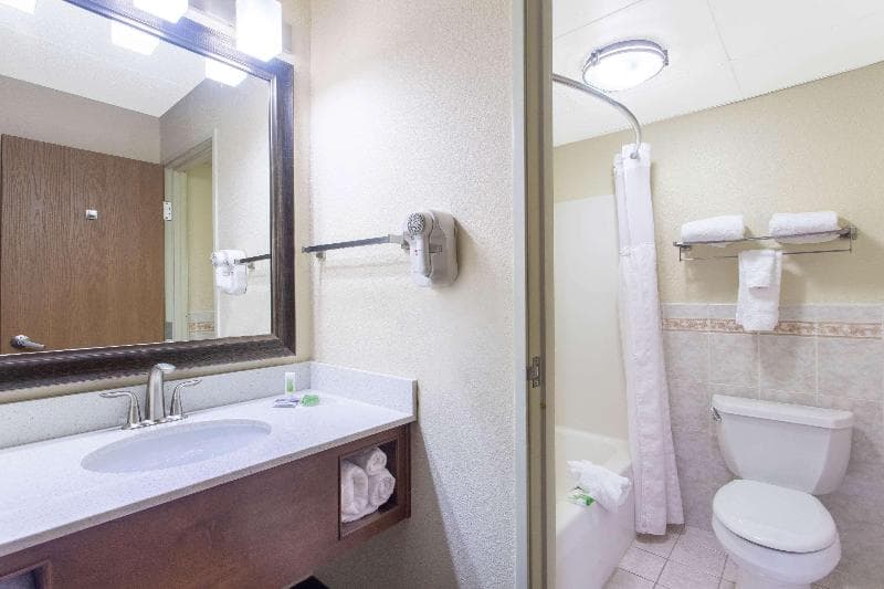 Americinn By Wyndham Sheboygan 3