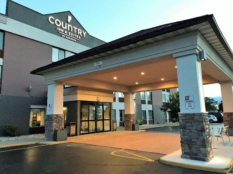 Country Inn & Suites by Radisson, Mt. Pleasant-Racine West, WI 4
