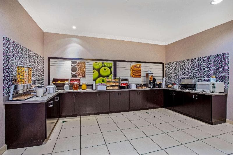 La Quinta Inn & Suites by Wyndham Modesto Salida 3