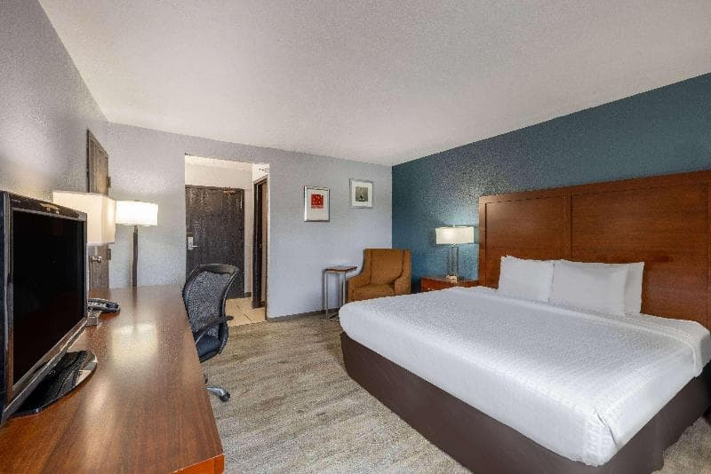 Travelodge By Wyndham Brooklyn Center 2