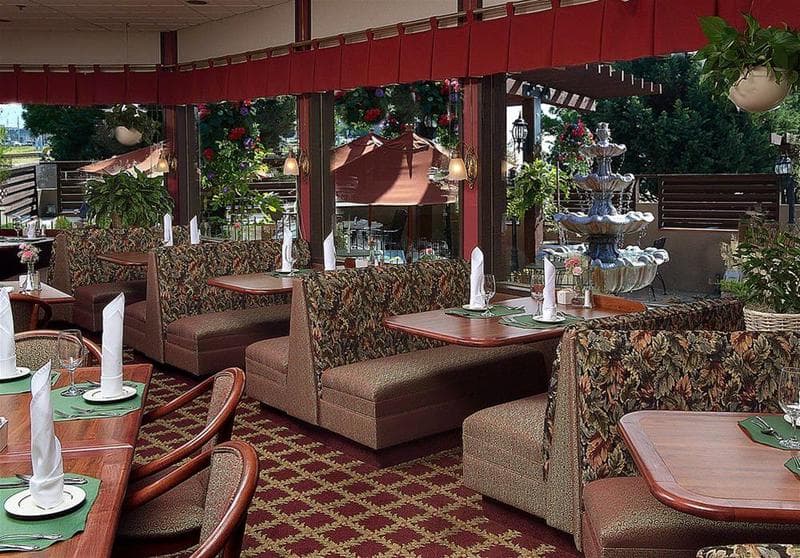 Rogue Regency Inn & Suites 2