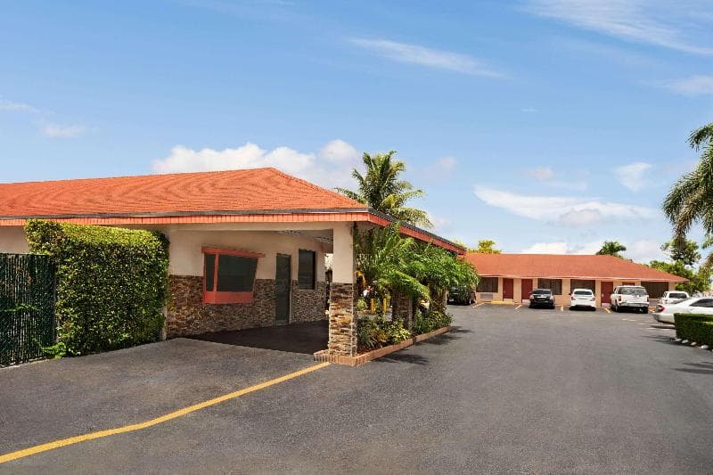Super 8 By Wyndham, Florida City/Homestead/Everglades photo 1