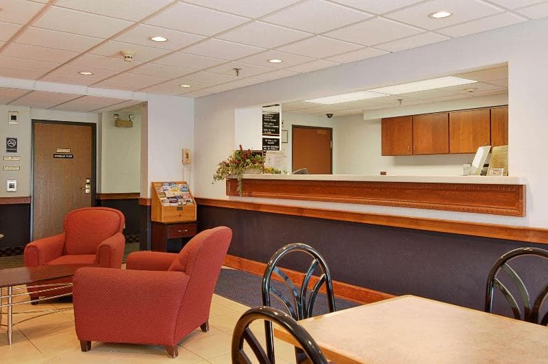 Super 8 By Wyndham Manchester Airport 2