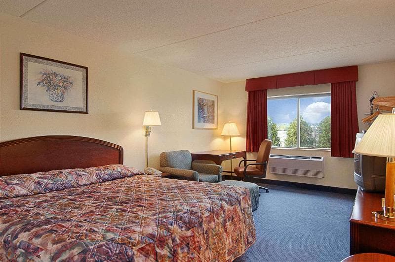 Super 8 By Wyndham Manchester Airport 4
