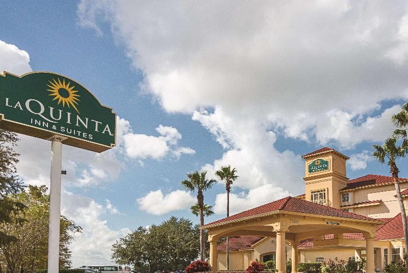 La Quinta Inn & Suites by Wyndham Orlando Airport North 2