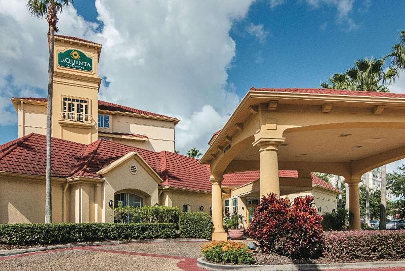 La Quinta Inn & Suites by Wyndham Orlando Airport North 4